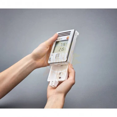 testo 160 IAQ — WiFi-логгер данных c дисплеем и встроенными сенсорами температуры, влажности, СО₂ и абсолютного давления для мониторинга качества воздуха в помещении