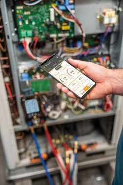 testo 557s комплект 2 в кейсе с шлангами — умный цифровой манометрический коллектор, смарт-зонды вакуума и температуры и набор из четырёх заправочных шлангов